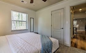 Comfortable Ranch Home - 5 Mi To Downtown Atlanta!